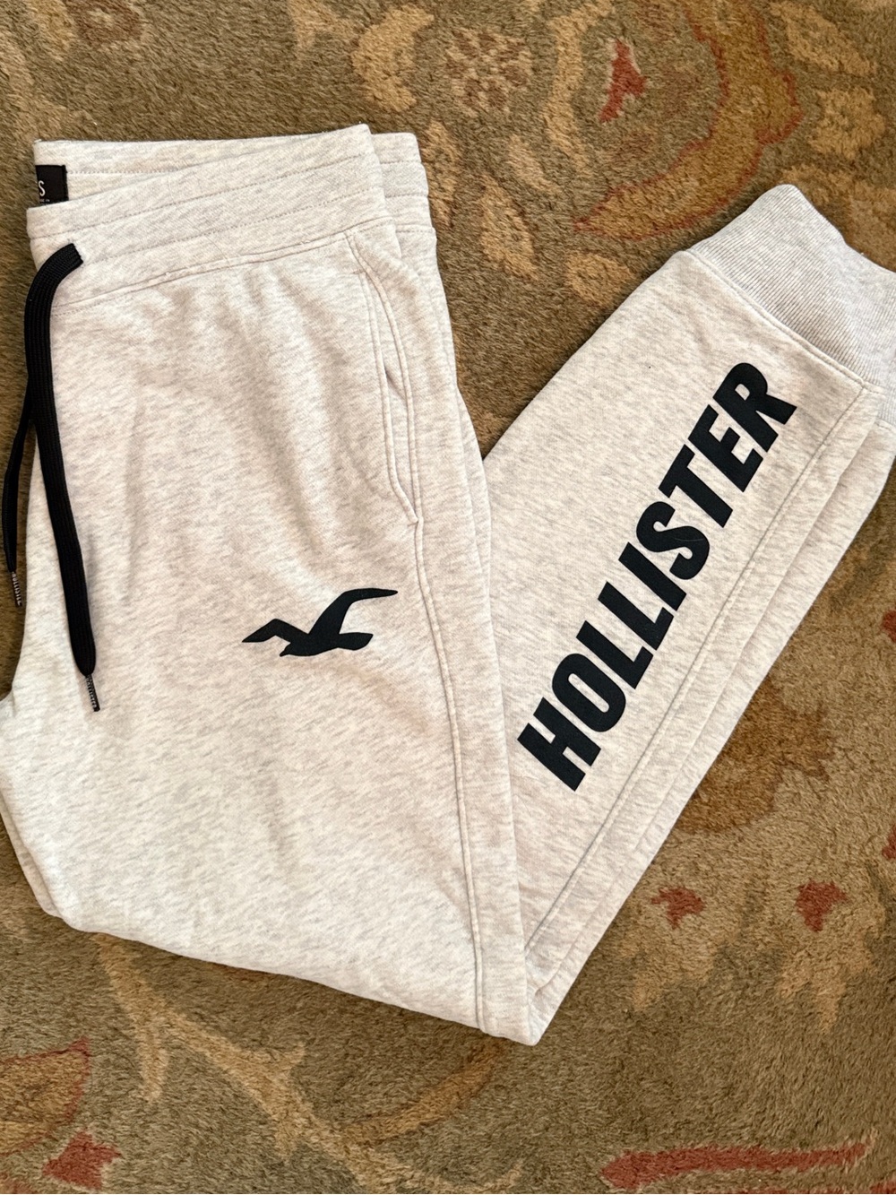Hollister Light Gray Men’s Joggers with Navy logo and trim, Small